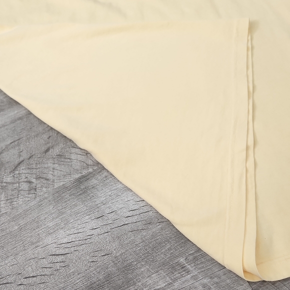 Love like Jesus Tee Yellow - Picture 6 of 6